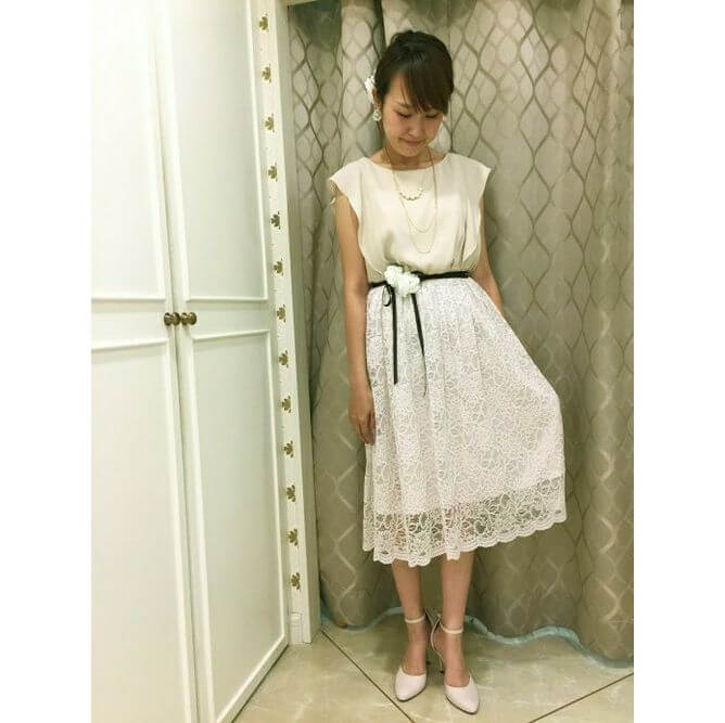 フェミニンなドレススタイル