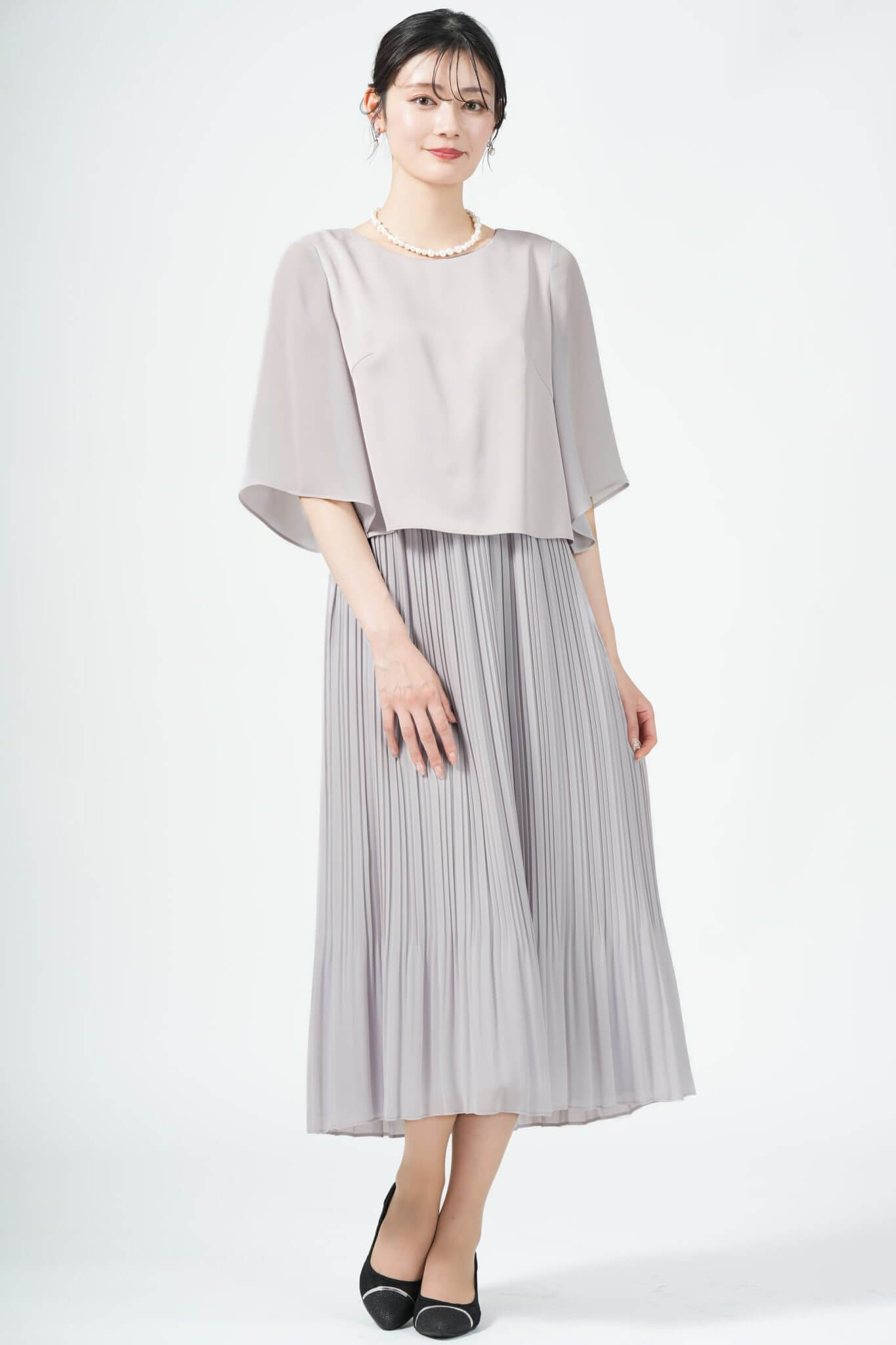 Apploberry 東京ソワール
スリット袖エレガントプリーツライトグレードレス